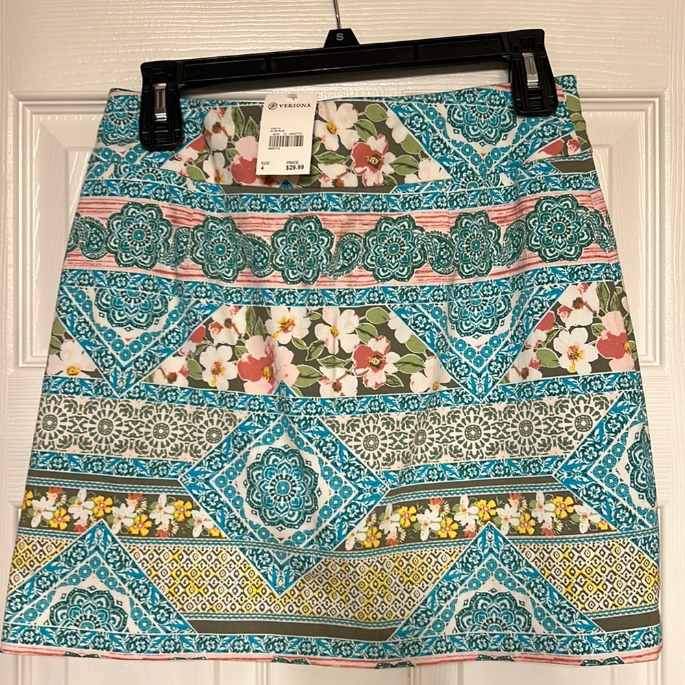 Ladies skort from Versona - NWT This is so cute ! Perfect for all occasions!